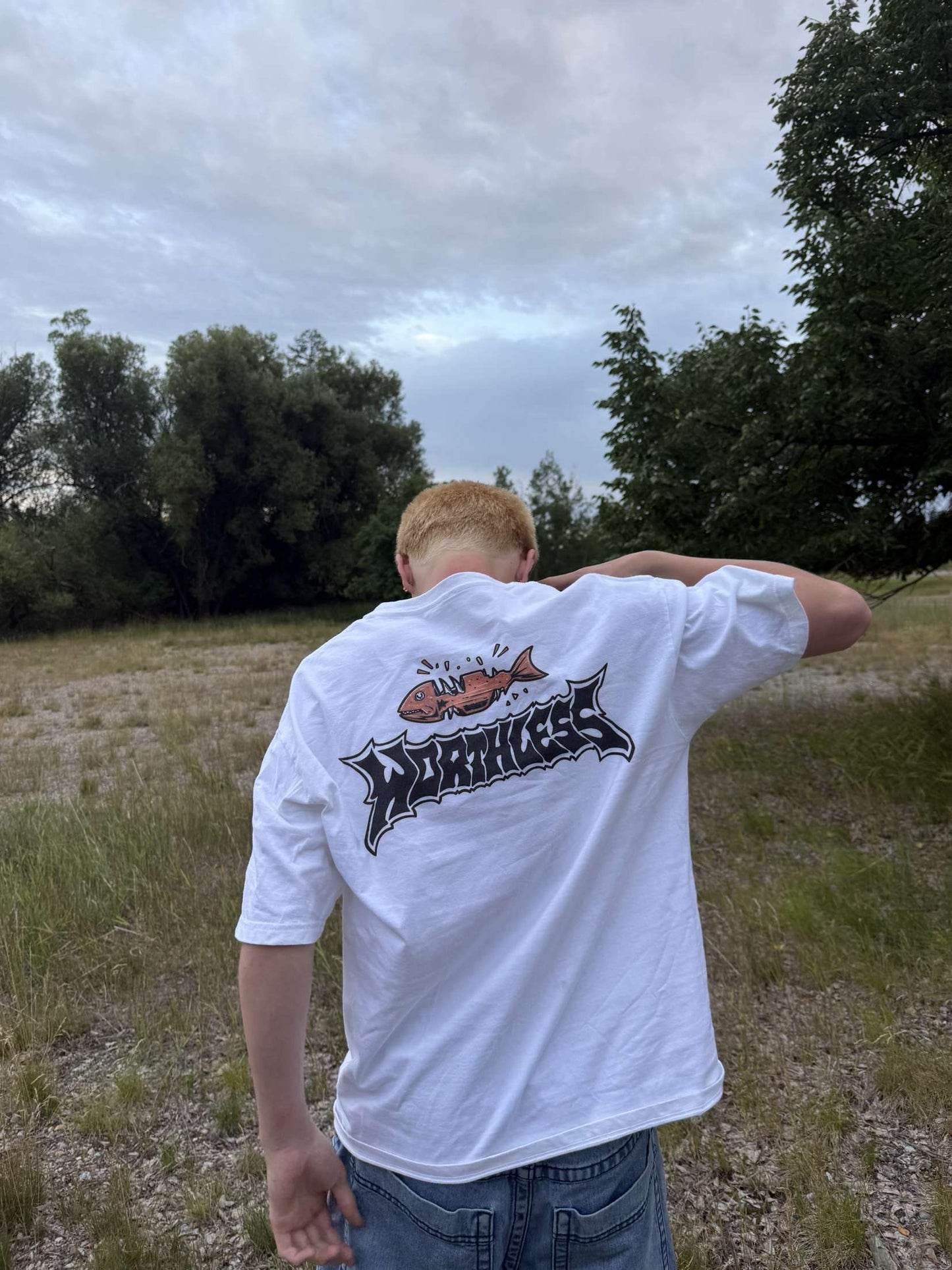 Person wearing a size L t shirt